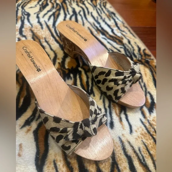 Leopard Print Carved Wooden tiki Wedges - Picture 14 of 15